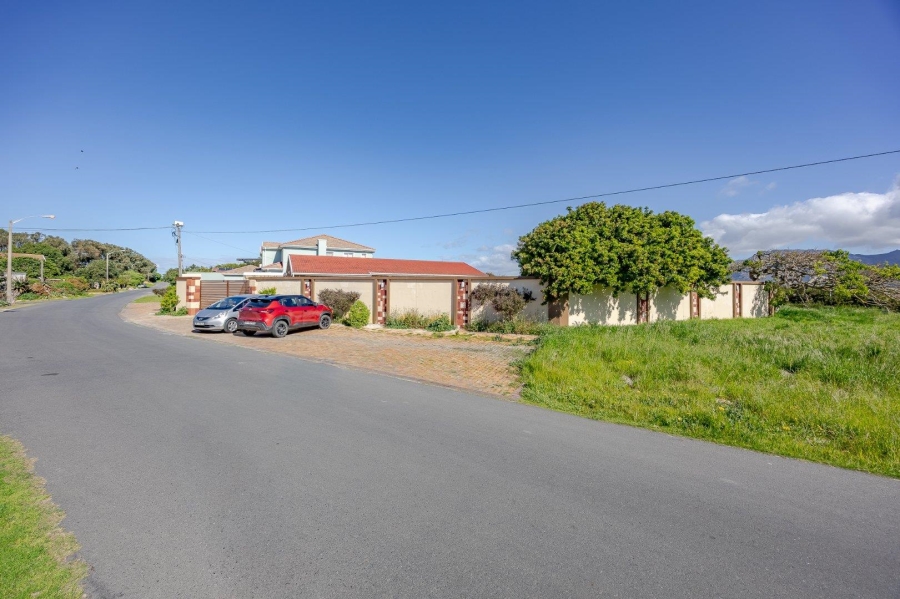 4 Bedroom Property for Sale in Zeekoevlei Western Cape